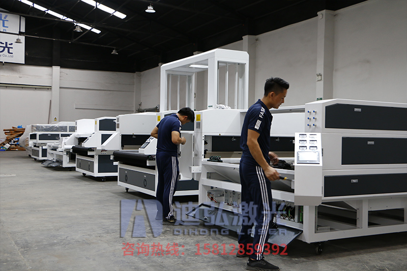 全景攝像定位雙軌異步激光切割機(jī)供應(yīng) 價(jià)格 圖片  全景攝像定位雙軌異步激光切割機(jī)供應(yīng) 價(jià)格 圖片