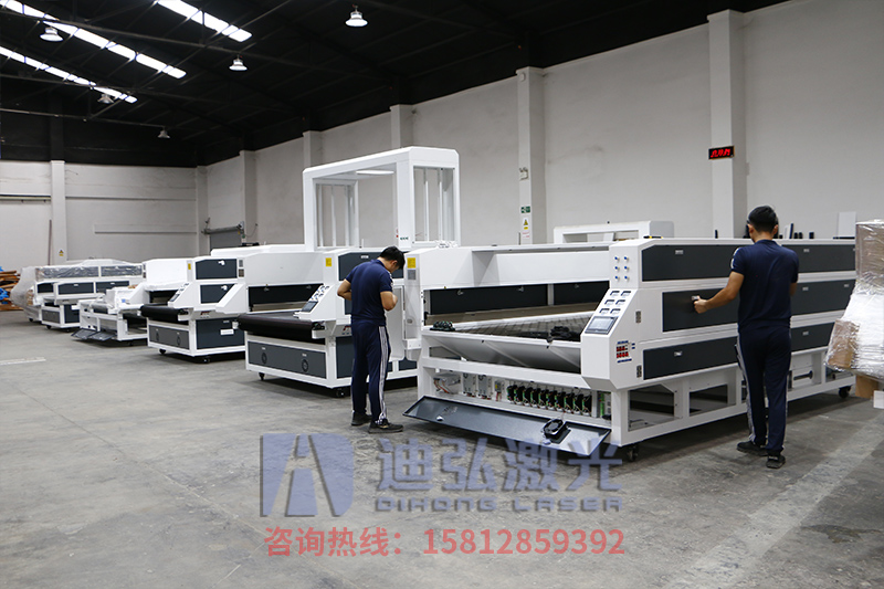全景攝像定位雙軌異步激光切割機(jī)供應(yīng) 價(jià)格 圖片  全景攝像定位雙軌異步激光切割機(jī)供應(yīng) 價(jià)格 圖片
